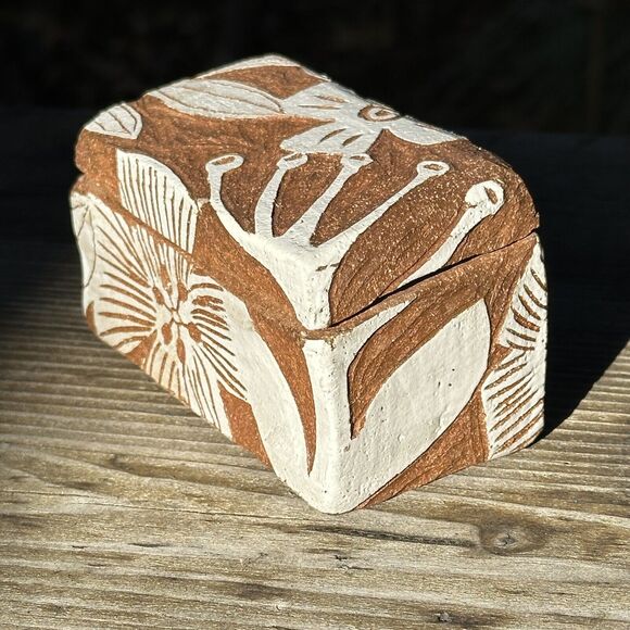 Mod Home Ceramics Other - Nicole Pepper ModHomeCeramics White Floral lidded box in Red Clay Kurinuki
